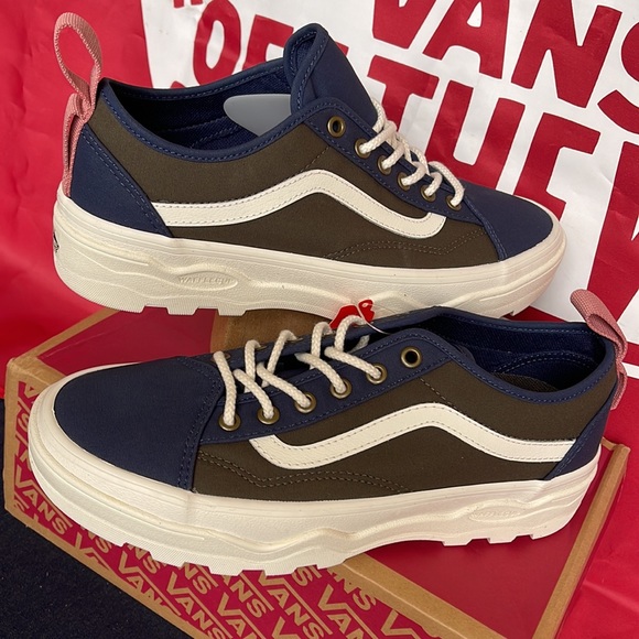 Vans Sentry Old Skool
(Waxed Canvas) Forest Night
VNOA5KR3B8A
WMNS sneakers - Picture 11 of 16